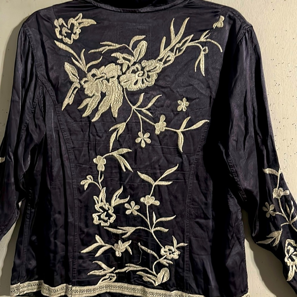 Johnny Was jacket with embroidery front and back 2 pockets to the front - Picture 7 of 8